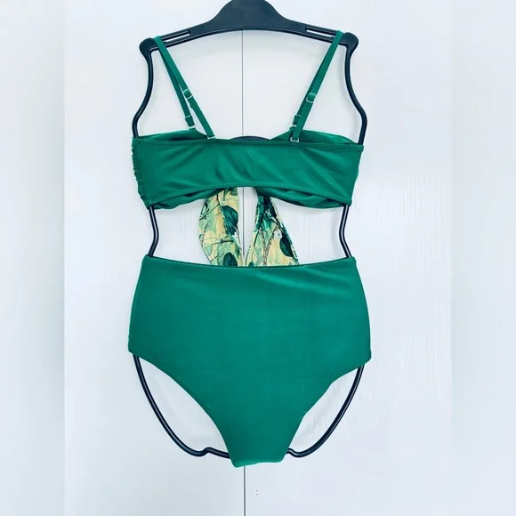 ‼️final price Green leaves jungle print 3 different ways wear reversible